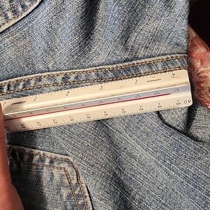 Womens Levis 550 tapered jeans. Size 8M 98% cotton 2% spandex made in Mexico.